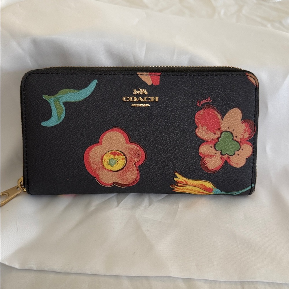 Rare find Coach Long Zip Around Wallet with Dreamy Land Floral Print